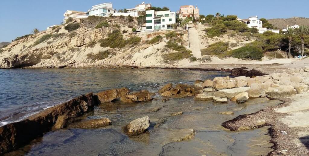 La playa Cala Baeza / Cala La Merced / El Portet de la Merced se encuentra en el municipio de El Campello