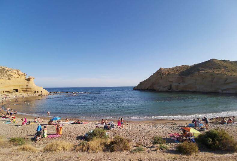 La playa Cala Cerrada / Cala de los Cocedores se encuentra en el municipio de Pulpí, perteneciente a la provincia de Almería y a la comunidad autónoma de Andalucía