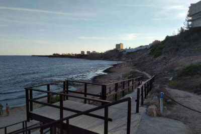 La playa Cala de Cabo Cervera se encuentra en el municipio de Torrevieja