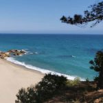 La playa Cala de las Sirenas / Cala Les Sirenes se encuentra en el municipio de Mont-roig del Camp