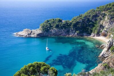 La playa Cala de Sa Futadera / Pentine se encuentra en el municipio de Tossa de Mar