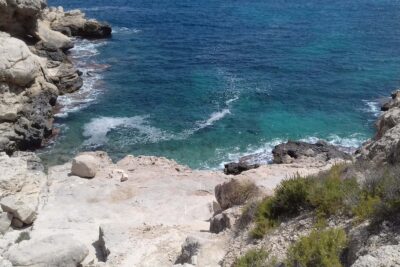 La playa Cala Fonda se encuentra en el municipio de Villajoyosa