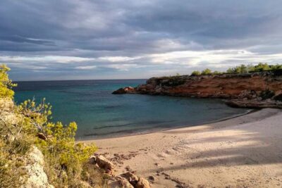 La playa Cala Forn se encuentra en el municipio de L'Ametlla de Mar