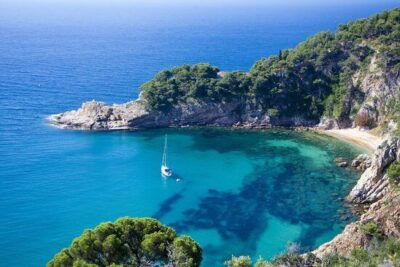 La playa Cala Justell se encuentra en el municipio de Vandellòs i l'Hospitalet de l'Infant