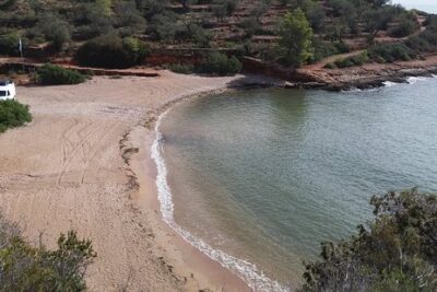 La playa Cala María se encuentra en el municipio de L'Ampolla