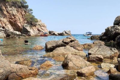 La playa Cala Morisca se encuentra en el municipio de Lloret de Mar