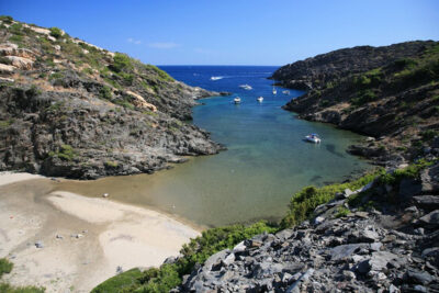 La playa Cala Portaló se encuentra en el municipio de Cadaqués
