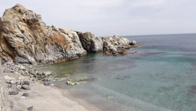 La playa Calamocarro se encuentra en el municipio de Ceuta