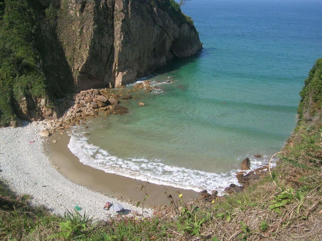 La playa Aguilar se encuentra en el municipio de Muros de Nalón, perteneciente a la provincia de Asturias y a la comunidad autónoma de Principado de Asturias