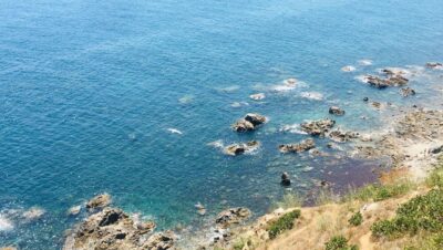 La playa Benítez (primer tramo) se encuentra en el municipio de Ceuta