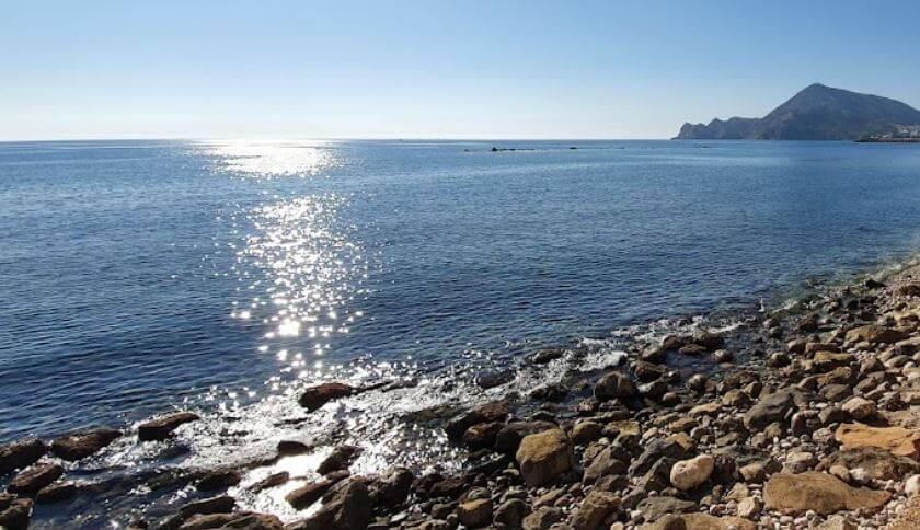 La playa Cap Negret se encuentra en el municipio de Altea