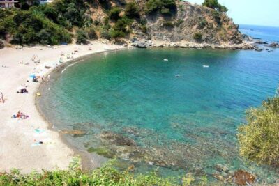 La playa Cau del Llop se encuentra en el municipio de Llançà