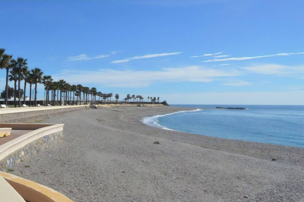 La playa Censo / Playa de Benaluquete se encuentra en el municipio de Adra