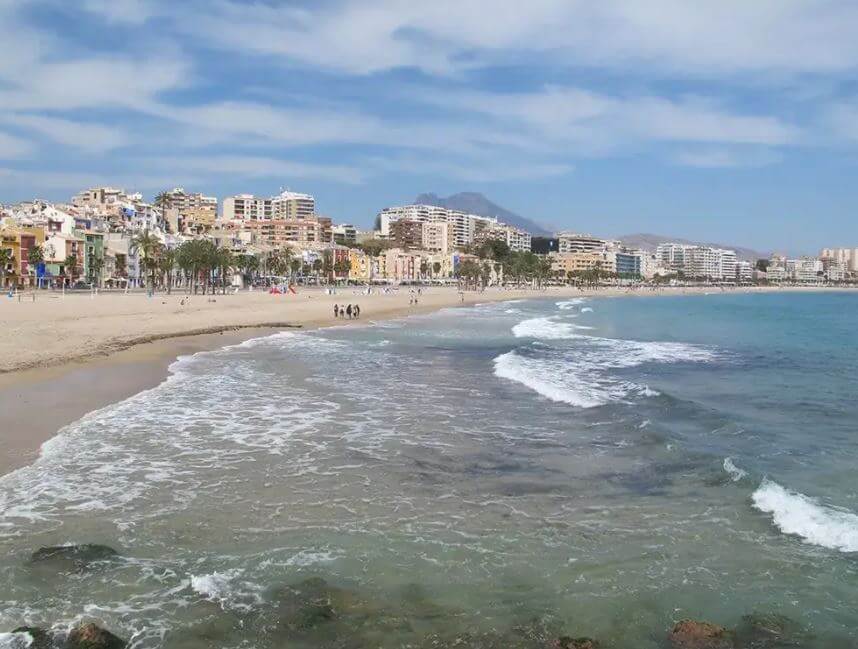 La playa Playa Centro se encuentra en el municipio de Villajoyosa