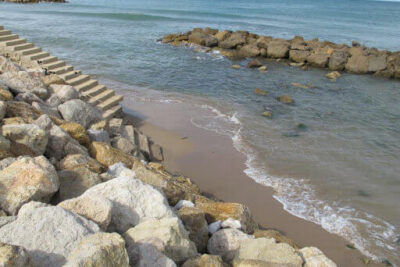 La playa El Brosquil / El Dorado se encuentra en el municipio de Cullera