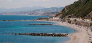 La playa El Chorrillo se encuentra en el municipio de Ceuta
