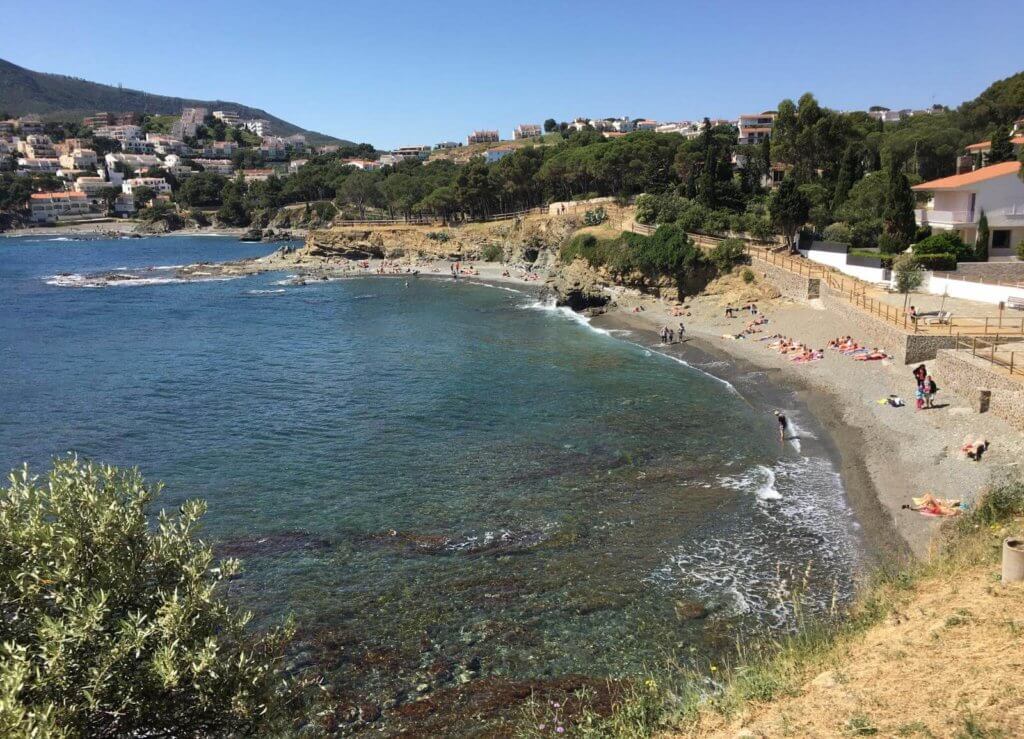 La playa El Morer se encuentra en el municipio de Sant Pol de Mar, perteneciente a la provincia de Barcelona y a la comunidad autónoma de Cataluña