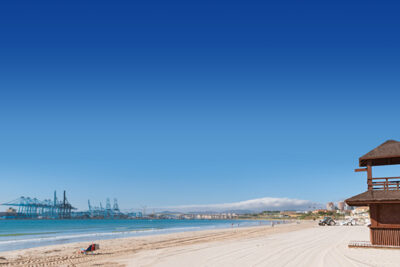 La playa El Rinconcillo se encuentra en el municipio de Algeciras