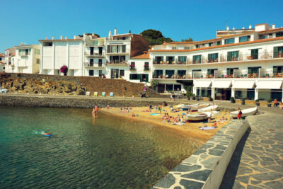 La playa Es Pianc se encuentra en el municipio de Cadaqués