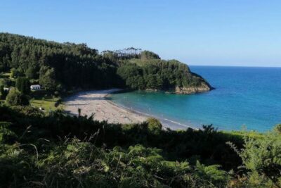 La playa Fornos se encuentra en el municipio de Cariño