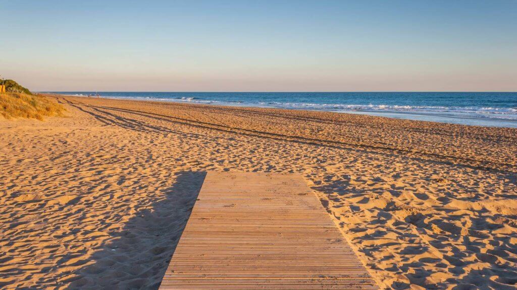 La playa Gavà / Estany se encuentra en el municipio de Gavà, perteneciente a la provincia de Barcelona y a la comunidad autónoma de Cataluña
