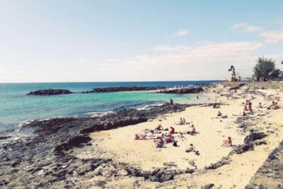 La playa Isla de la Alegranza / El Caletón del Jablillo / El Jablillo de Juan Rebenque se encuentra en el municipio de Teguise