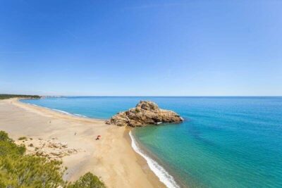 La playa L'Arenal se encuentra en el municipio de Vandellòs i l'Hospitalet de l'Infant