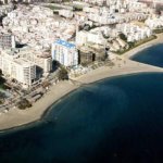 La playa La Bajadilla se encuentra en el municipio de Marbella