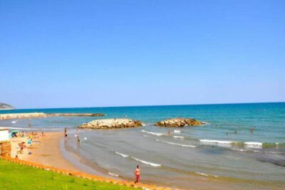 La playa La Barra se encuentra en el municipio de Sitges