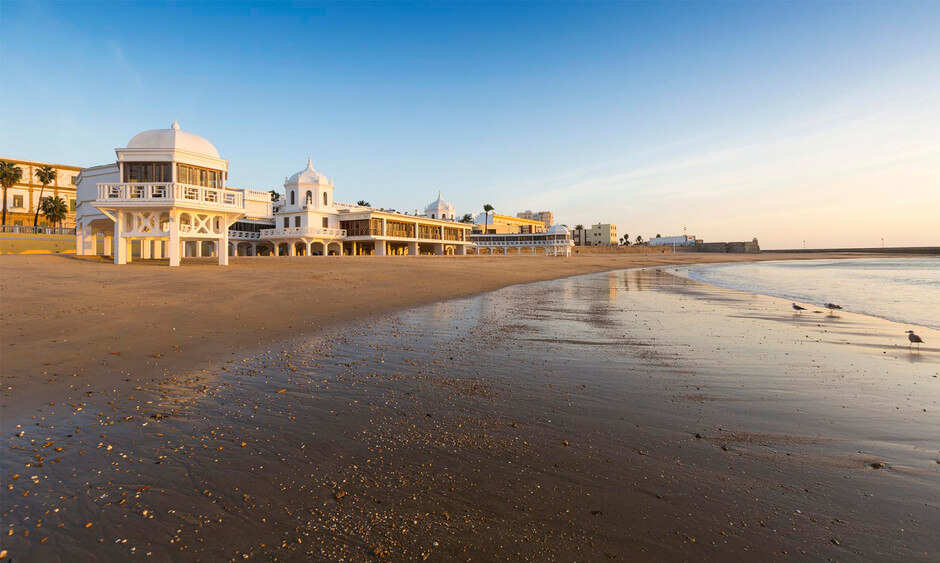 La playa La Caleta se encuentra en el municipio de Cádiz, perteneciente a la provincia de Cádiz y a la comunidad autónoma de Andalucía