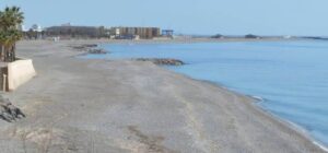 La playa La Caracola / Playa Bolaños se encuentra en el municipio de Adra