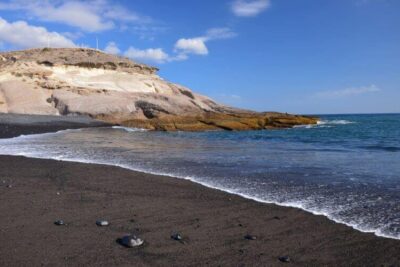 La playa La Enramada se encuentra en el municipio de Güimar