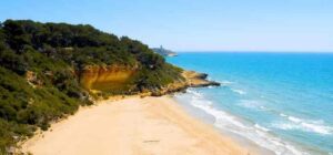 La playa La Fonda / Camping casas se encuentra en el municipio de Alcanar