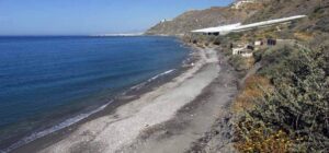 La playa La Juana se encuentra en el municipio de Adra