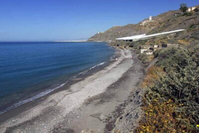 La playa La Juana se encuentra en el municipio de Adra