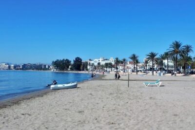 La playa La Perola / La Nova se encuentra en el municipio de Roses