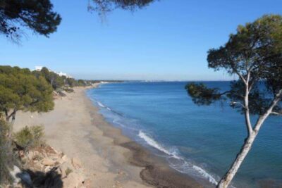 La playa La Pixerota se encuentra en el municipio de Mont-roig del Camp