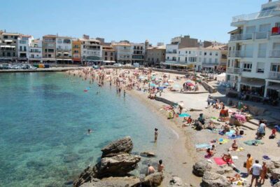 La playa La Platja / Platja de les Barques se encuentra en el municipio de L'Escala