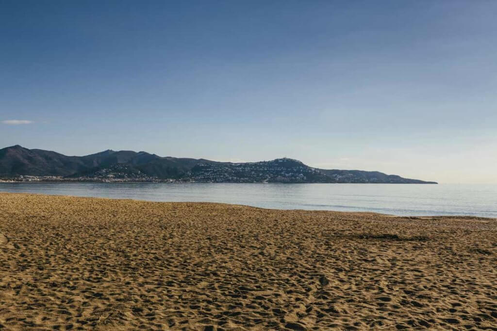 La playa La Robina / La Rubina / Playa Salvaje se encuentra en el municipio de Castelló d'Empúries