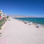 La playa La Romanilla se encuentra en el municipio de Roquetas de Mar