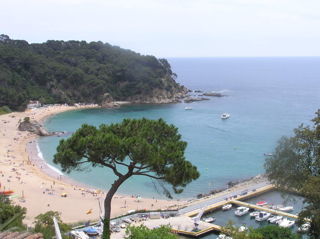 La playa La Tortuga se encuentra en el municipio de Lloret de Mar