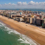 La playa La Victoria se encuentra en el municipio de Cádiz