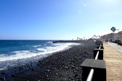 La playa Las Caletillas se encuentra en el municipio de Candelaria