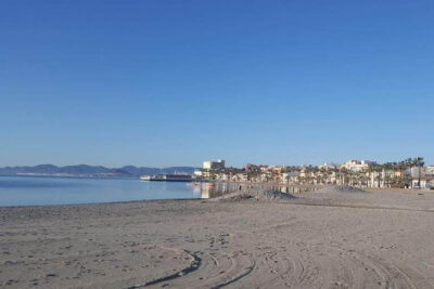 La playa Las Palmeras se encuentra en el municipio de Los Alcázares