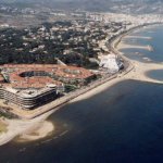 La playa Les Coves / Platja dels Grills se encuentra en el municipio de Sitges