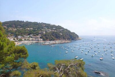 La playa Llafranc se encuentra en el municipio de Palafrugell