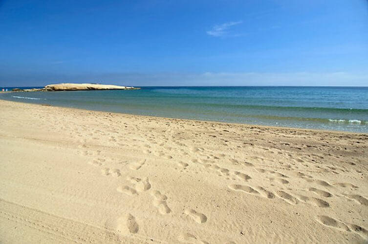 La playa Mar Serena se encuentra en el municipio de Pulpí, perteneciente a la provincia de Almería y a la comunidad autónoma de Andalucía