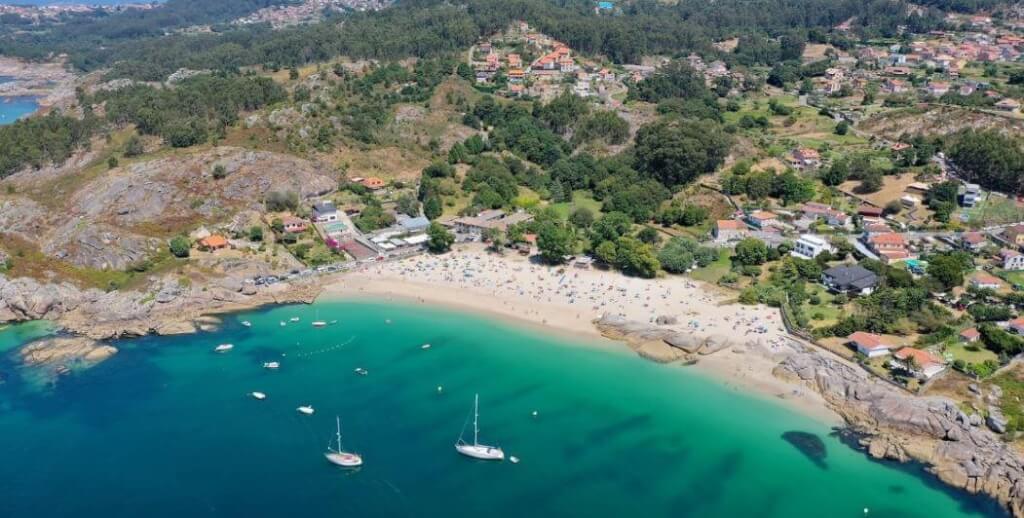 La playa Menduiña se encuentra en el municipio de Cangas