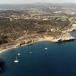 La playa Platja de la Desenrocada / Cala dels Gegants se encuentra en el municipio de Sitges