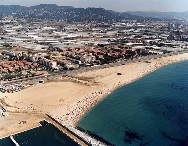 La playa Platja de Ponent / Poniente se encuentra en el municipio de Premià de Mar, perteneciente a la provincia de Barcelona y a la comunidad autónoma de Cataluña